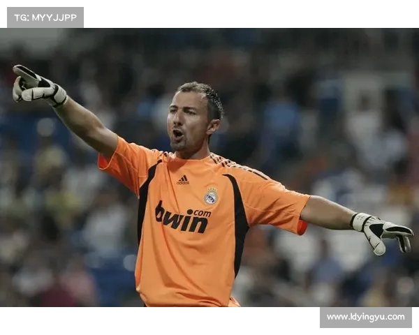 莱万谈多位置适应:无论左路右路,我都能胜任(莱万到底什么水平) 莱万谈多位置适应:无论左路右路,我都能胜任(莱万到底什么水平)