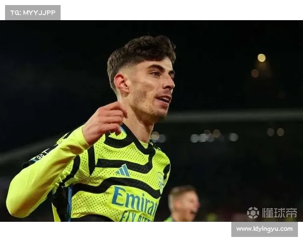 阿森纳新赛季客场球衣谍照曝光:黑色基调融合红绿线条,展现别样魅力 阿森纳新赛季客场球衣谍照曝光:黑色基调融合红绿线条,展现别样魅力