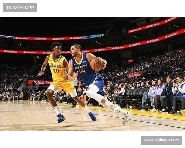 勇士队攻守兼备,完美防守战术奏效 勇士队攻守兼备,完美防守战术奏效